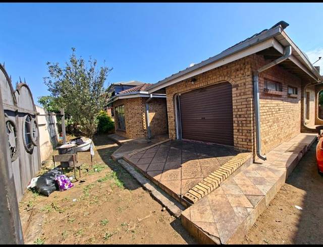 3 BEDROOM HOUSE FOR SALE IN LOUIS TRICHARDT